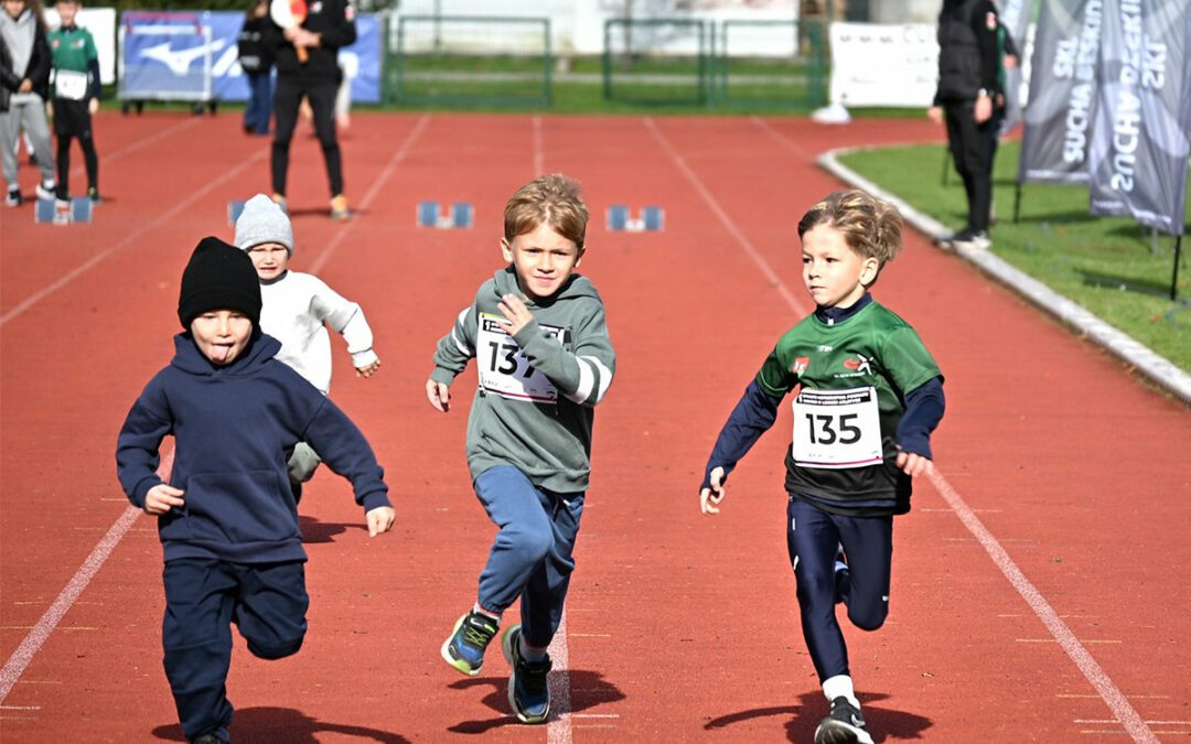 Pierwsze Otwarte Mistrzostwa Powiatu Suskiego w Lekkiej Atletyce – sport, pasja i wspólna zabawa!